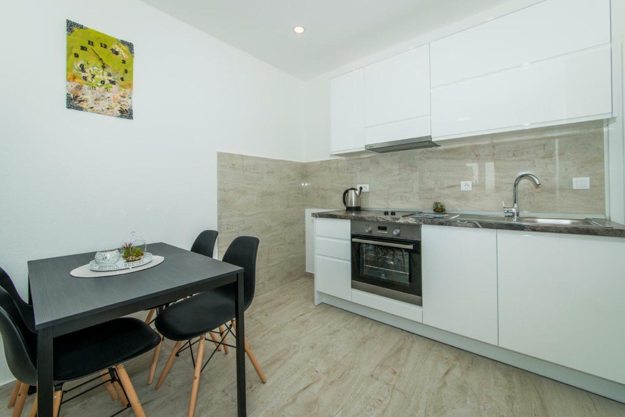 Apartmani Spiline - Mia Baška Voda エクステリア 写真