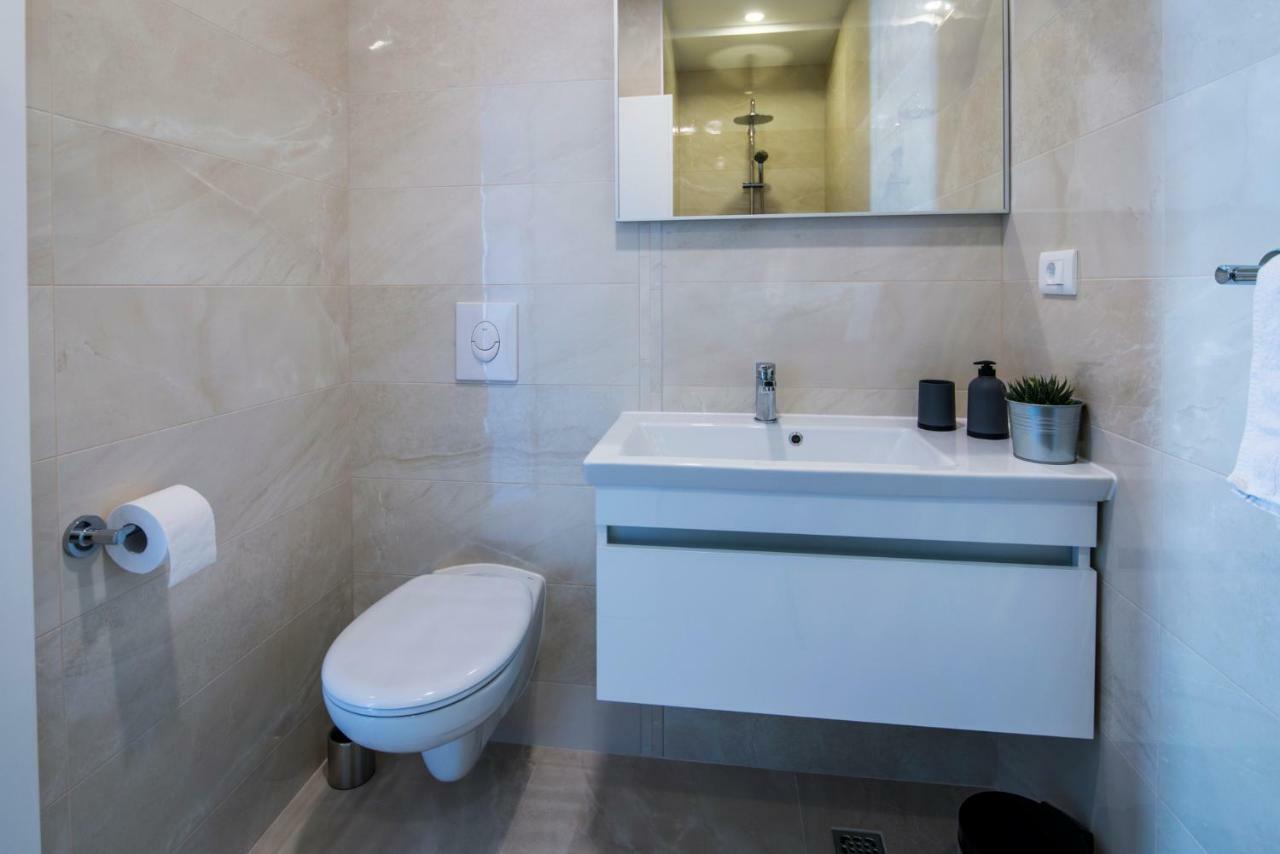 Apartmani Spiline - Mia Baška Voda エクステリア 写真