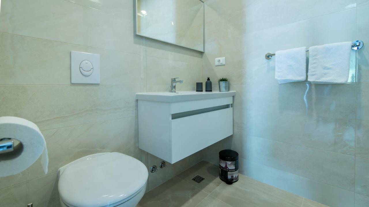 Apartmani Spiline - Mia Baška Voda エクステリア 写真